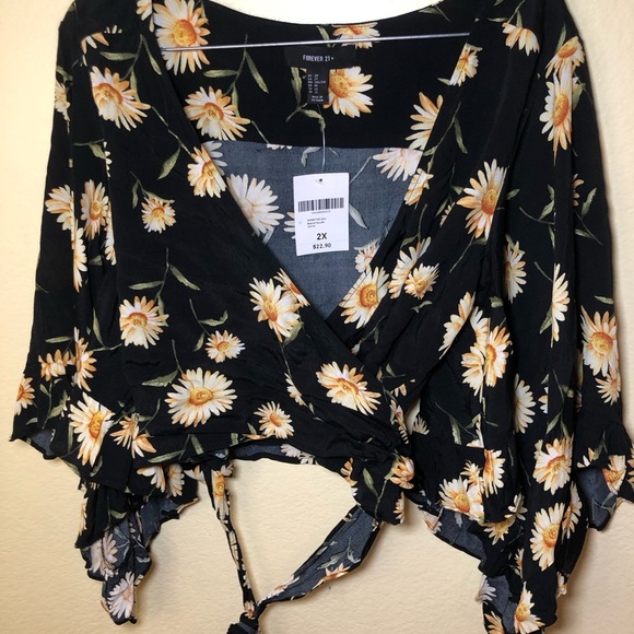 Forever21 plus floral flare/Butterfly cottagecore sleeve wrap top size 2X - Picture 3 of 8